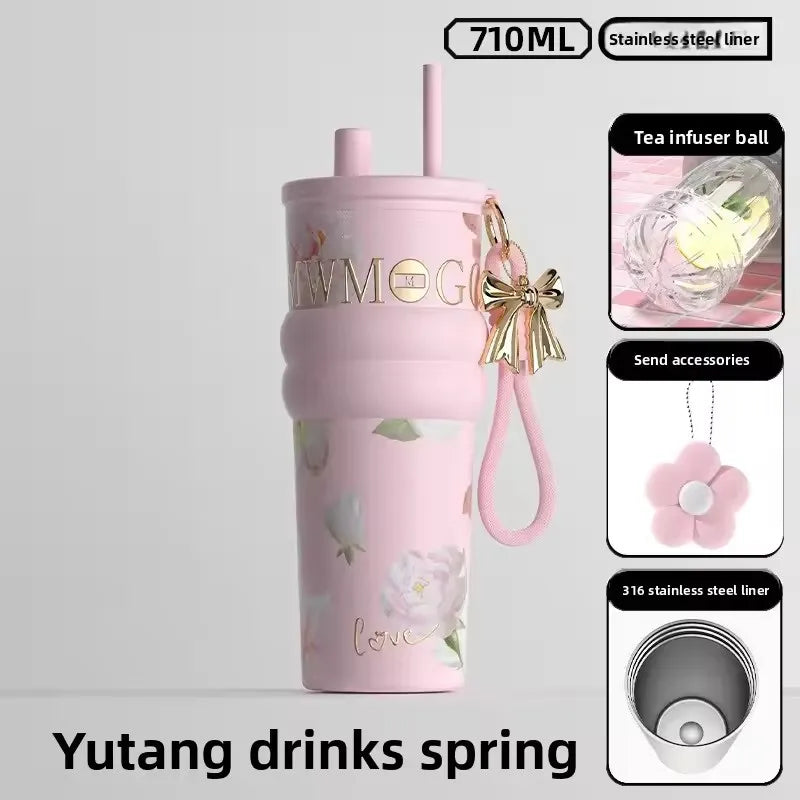 1 Stück 2026 Blossoms Neues Modell Stroh-Isolierbecher 710ml Große Kapazität Stilvoller Kaffeebecher Tragbarer Reise-Auto-Eisbecher Geschenke für Frauen